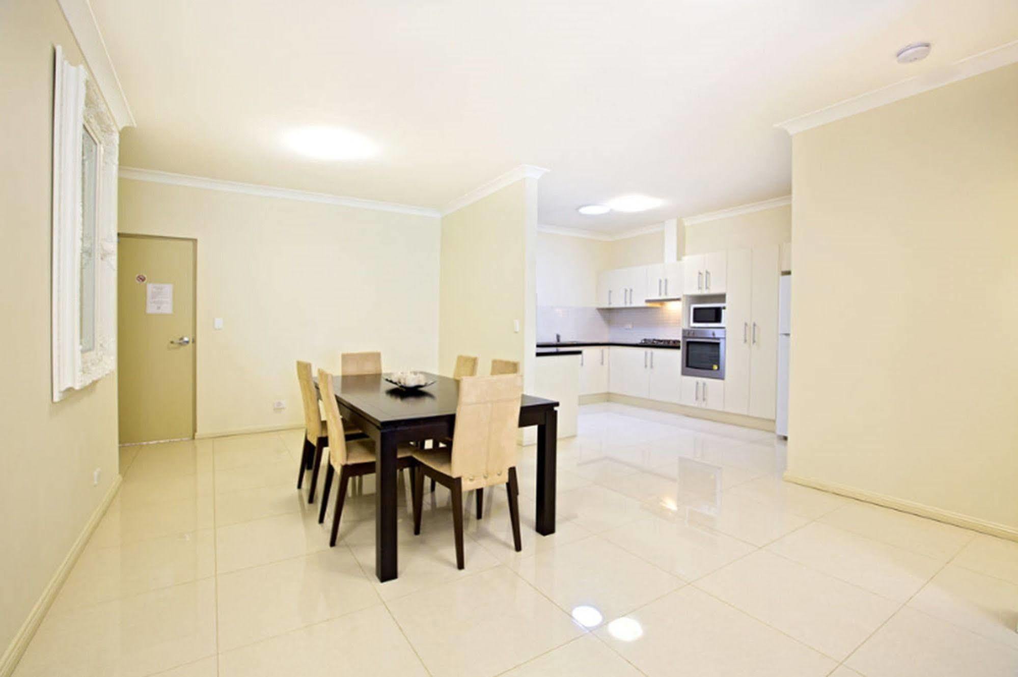 Astina Serviced Apartments - Central Penrith Luaran gambar