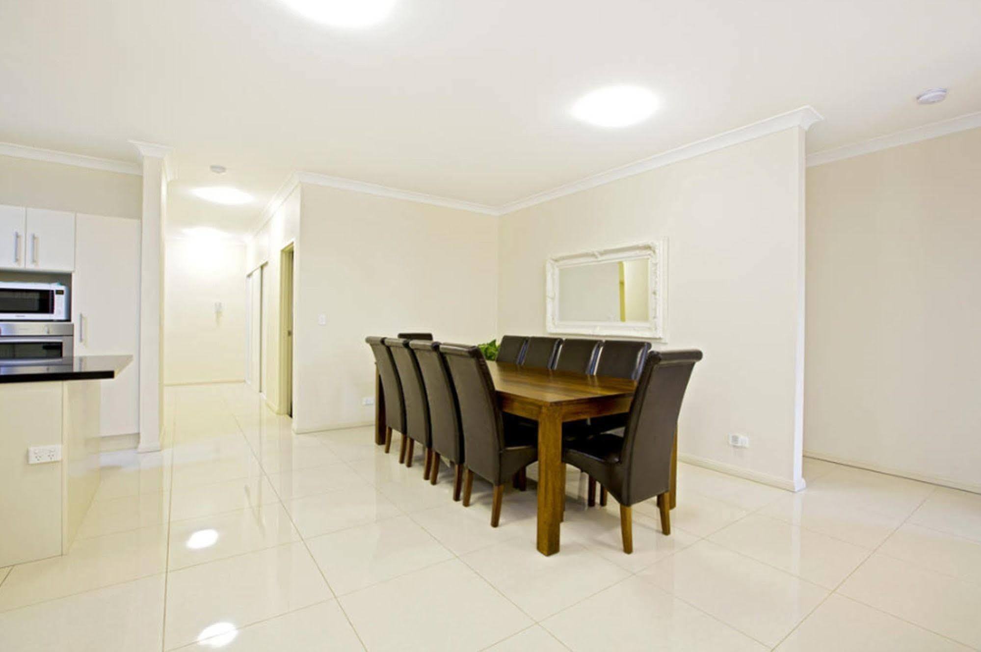 Astina Serviced Apartments - Central Penrith Luaran gambar