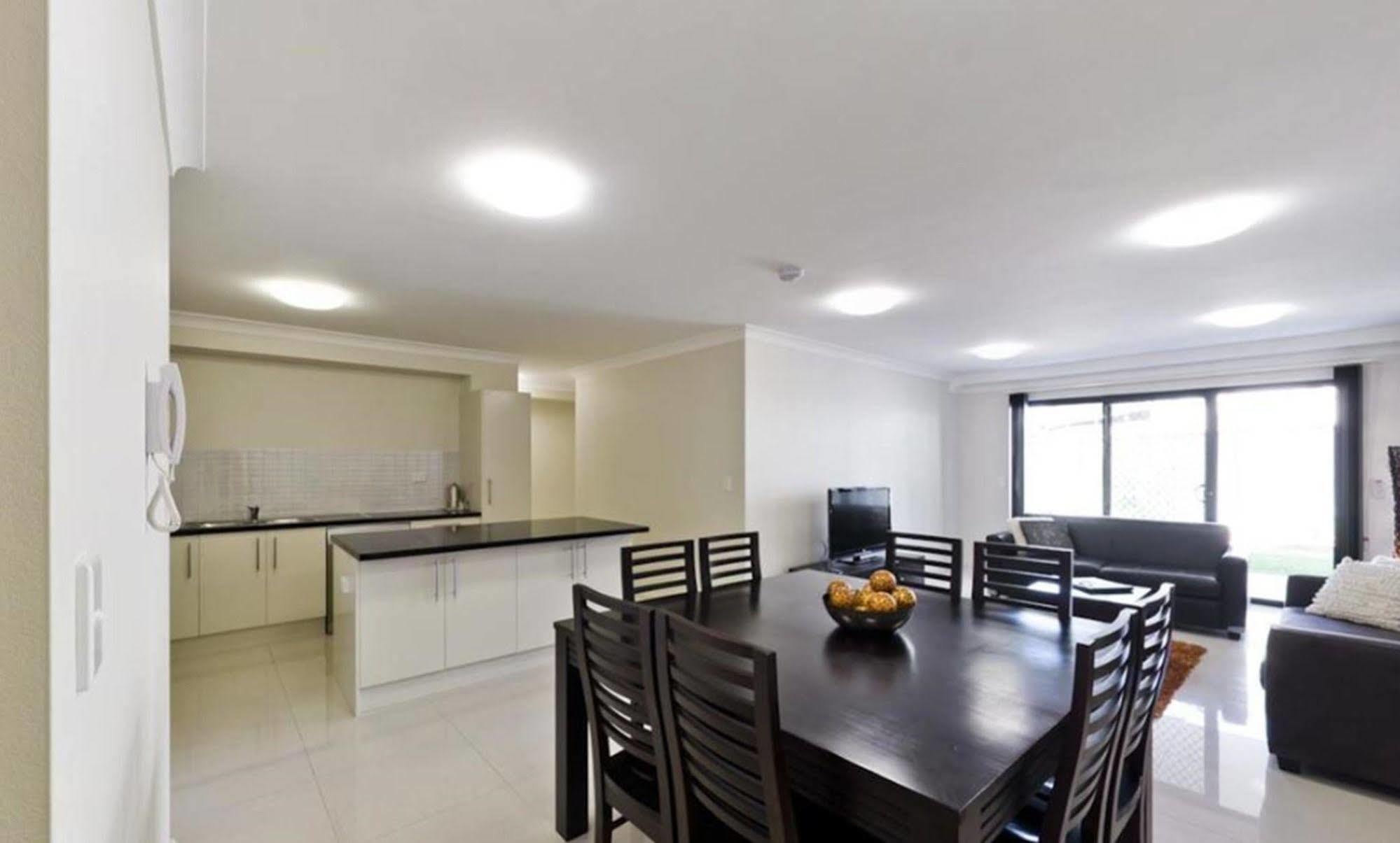 Astina Serviced Apartments - Central Penrith Luaran gambar